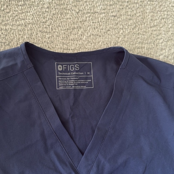 Figs Slim Catarina One-Pocket Scrub Top size Medium - Picture 3 of 4
